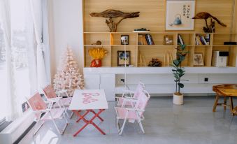 Floral Hotel·Hello·Ten Years! Loft Homestay Hotel