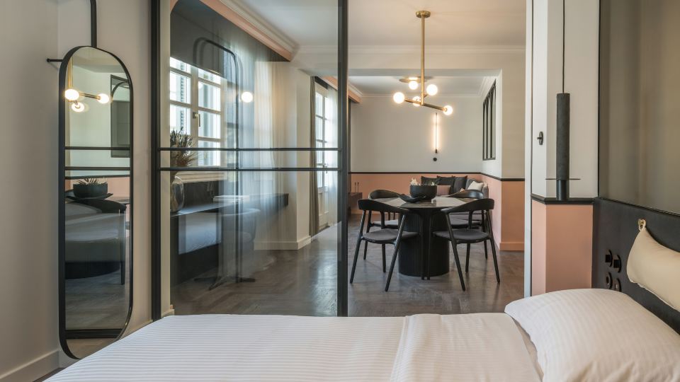 72 AD Urban Comfort Suites