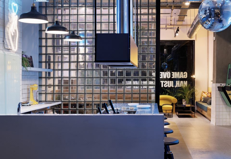 2. 레트로버스 호스..