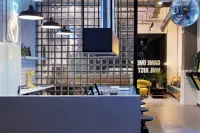 Retroverse Eccentric Stay