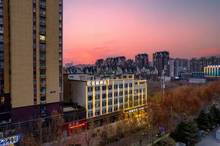 Starway Hotel (Shangqiu Nanjingdong Road) Отели рядом с достопримечательностью «Shangqiu Polytechnic (Shenhuo Avenue)»