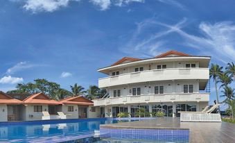 Shoreland Beach Resort by Cocotel