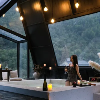 Space IXXXI Hotels near Zhebei Grand Canyon