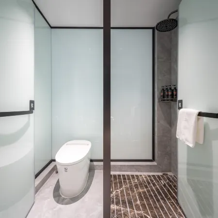 REZEN LONGUU Hotel (Foshan Sanshan Newcity North Subway Station Store)