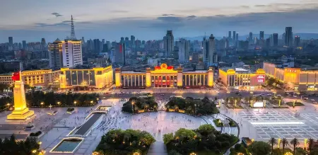 TOWO Shangpin Hotel (Nanchang Railway Station Normal University Qingshan Lake Campus Branch) Отели рядом с достопримечательностью «Nanchang University of Aeronautics»