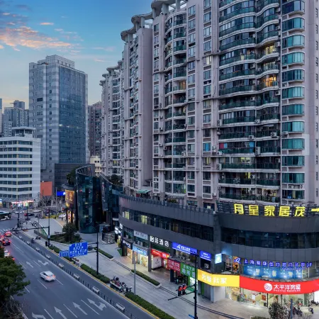 Shanghai Yiju Hotel (Changshou Road) Отели рядом с достопримечательностью «Храм Нефритового Будды»