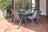Golf & Beach Bliss: Book Direct in Salamander Bay Отели в г. Уан Майл