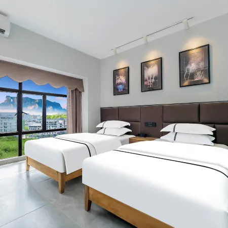 Dream Hotel (Zhangjiajie Tianmen Mountain Cableway Railway Station)