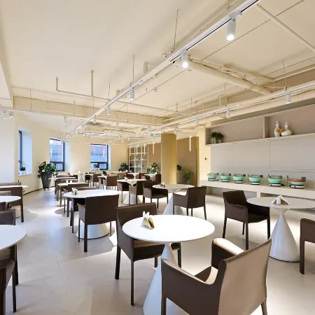 Lemon Hotel
