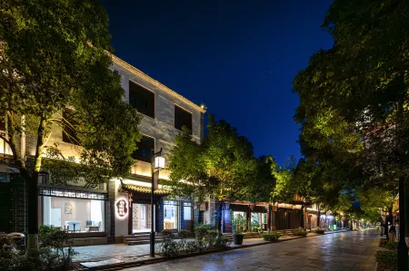 Boshiman Boutique Inn (Weishan Ancient City Branch) Отели рядом с достопримечательностью «Gongchen Pavilion»