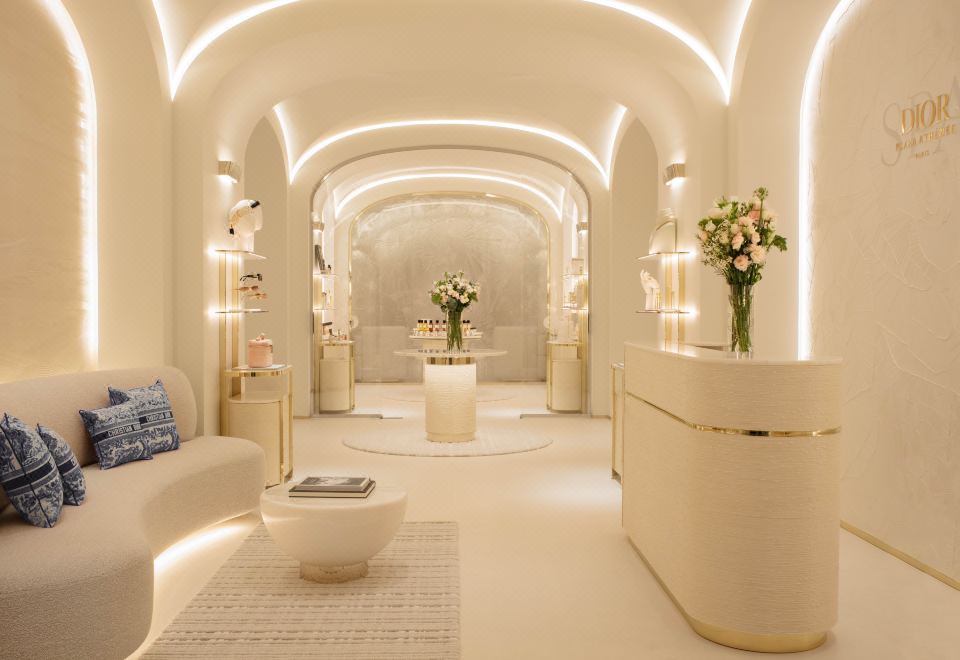 Plaza Athénée Paris & Dior Spa 외관