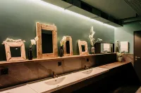 Capsule Hotel - Lucerne Old Town Hotels in Emmen