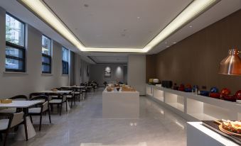QiannaMeisuHotel(XinyangEastHigh-speedRailwayStationBranch