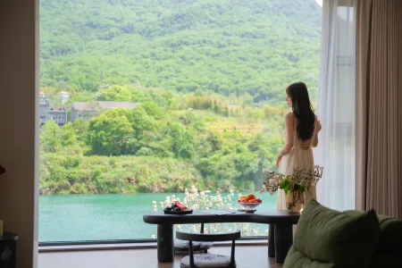 Mountain Echo River View Resort Homestay (Chenzhou Zixing Dongjiang Lake Branch) Отели рядом с достопримечательностью «Xiangnan Botanical Garden»