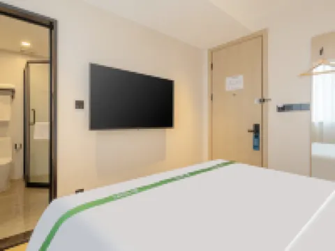 GreenTree Inn Express Hotel (Weihai Wendeng Xiangshan Road) Hotels near Weihai Airport