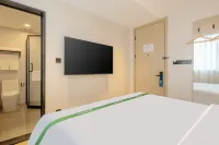 GreenTree Inn Express Hotel (Weihai Wendeng Xiangshan Road) Hotels near Aodaliya Kunshilan Occupation Technology (Nan'an) College Weihai Branch