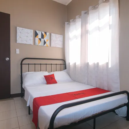 RedDoorz @ Aurea Apartelle