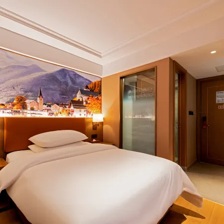 Vienna Hotel (Luohe Station Xintiandi Pedestrian Street Branch)