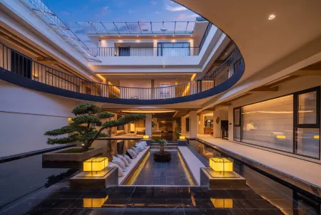 Yuanlu · Shanqin | EXCLUSIVE Hidden Sky Garden Hotel (Dali Ancient City Renmin Road Branch) Отели рядом с достопримечательностью «Shuangyuanxi»