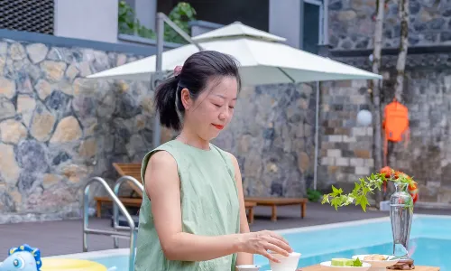 Ruo Yin. Home Stay