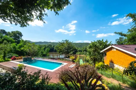 Happiness Resort Отели рядом с достопримечательностью «Tham Kra Sae Bridge»