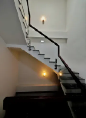 Hearth and Home De Tham（距離 範五老酒吧街 8 分鐘）