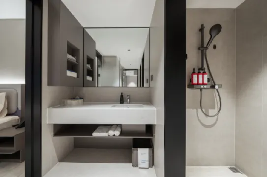 Chongqing Jiefangbei Jiaochangkou Subway Station Atour light Hotel