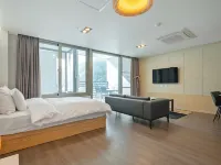 Casa 32 Hotels near Interactive Art Museum