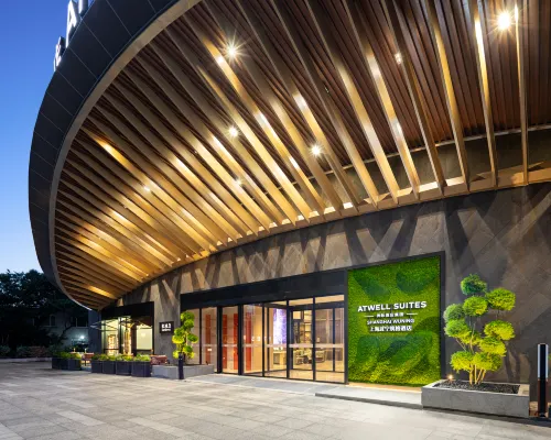 Atwell Suites Shanghai Wuning by IHG 普陀区周辺のホテル