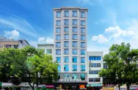 Victoria Hotel Hotels near Huang Yongyu Art Museum