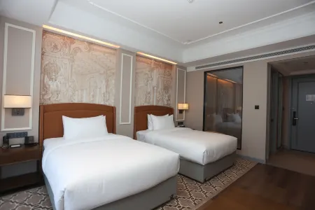 Vienna International Hotel (Wuyue Square Branch, Yan'an New Area) Отели рядом с достопримечательностью «Wangjiaping Revolutionary Site»