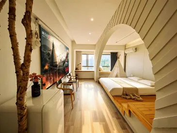 Wuhan Mu Ding Art Homestay (Ji Yuqiao Subway Station · Wuchang Jiangtan Branch