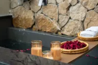 BAOHE Hotel· A Lakeside Private Hot Spring Retreat - Pools