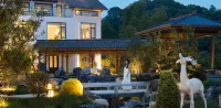 Mountain and River Geometry · Deer and College | Xiyuan Holiday Homestay - Bar