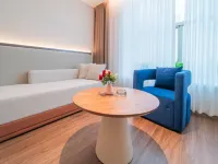 Fengyuan | MARTLIGHTLUXURYSHOTEL Smart Hotel (Taiyuan Qinxian North Street Maoye World) Hotels near Changfeng Street