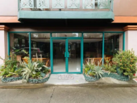 RedDoorz @ Moonwalk Paranaque Hotels near Hannan International Manpower Corporation