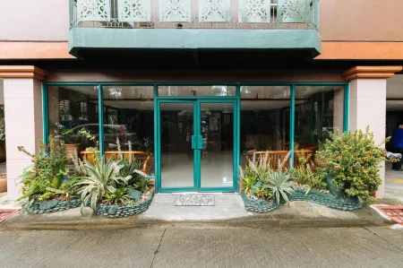 RedDoorz @ Moonwalk Paranaque Отели в г. Паранак