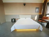 Lezhi Homestay (Zhongbo International Plaza)