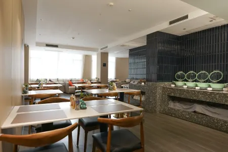 Paco Hotel (Guangzhou Tianhe Coach Terminal Metro Station) Отели рядом с достопримечательностью «South China University of Science and Technology»