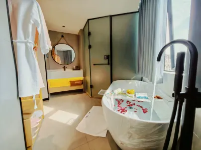 Haolaiwu Chengsu Hotel (Shanggao Cultural Square Branch) Hotels near Furong Square