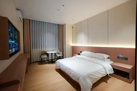 Huayi Select Hotel by Home Inn (Chuxiong Dayao County International Trade City) Отели рядом с достопримечательностью «Gymnasium»