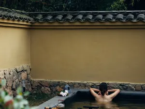 Zhongnan Jingzhuang Hot Spring Resort