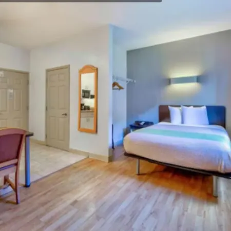 OYO Townhouse Beaumont Medical Center Area I-10