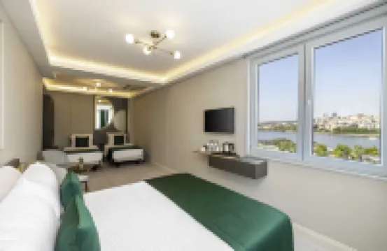 西斯蒂納老城酒店