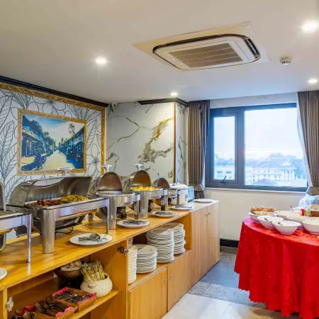 Aaron Hotel Отели рядом с достопримечательностью «Ват Чан»