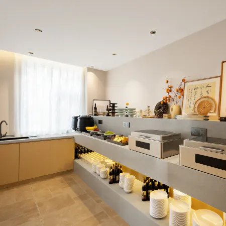 Mid Mountain and White Homestay (Bei Scenic Area Hub Store)