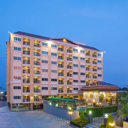 Royal Grand Pattaya Отели рядом с достопримечательностью «Ват Суттхават»