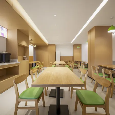 Gree Hotel (Hezhou Lingfeng SquareFar East Financial Center)