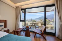 Floral Hotel·Cicada Retreat · Facing the Buddha （Sanctuary at the Heart of Jiuhua）