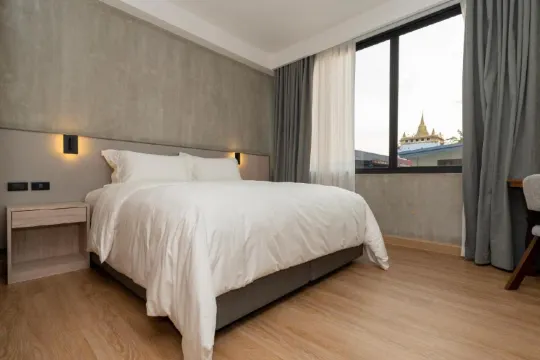 ห้องดีลักซ์ เตียงใหญ่ 1 เตียง